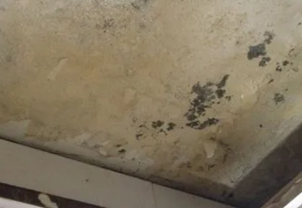 玉溪阳台漏水维修公司分享下玉溪卫生间渗水维修需要注意哪些问题。